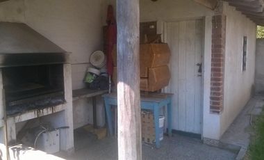 VENTA DE CASA MAS DEPARTAMENTO SOBRE AMPLIO LOTE Y MUY BIEN UBICADO