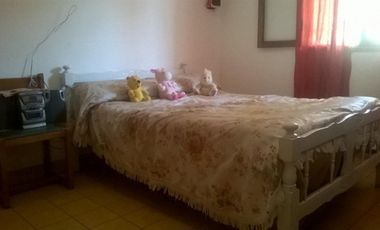 VENTA DE CASA MAS DEPARTAMENTO SOBRE AMPLIO LOTE Y MUY BIEN UBICADO