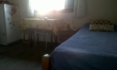 VENTA DE CASA MAS DEPARTAMENTO SOBRE AMPLIO LOTE Y MUY BIEN UBICADO