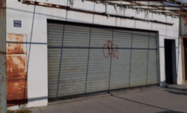 LOCAL DE 10 X 10, SUBDIVIDIDO, CALLE M. LAINEZ HAEDO.