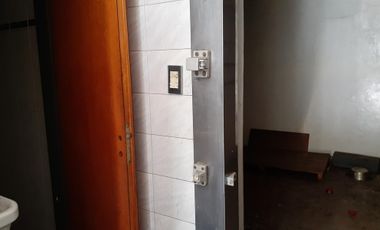 LOCAL DE 10 X 10, SUBDIVIDIDO, CALLE M. LAINEZ HAEDO.