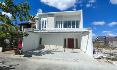 MILIKI RUMAH MODERN 2 LANTAI TYPE 200/180 DI JL.MELATI INDAH