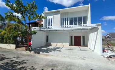 MILIKI RUMAH MODERN 2 LANTAI TYPE 200/180 DI JL.MELATI INDAH