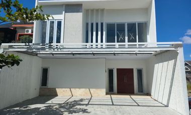 MILIKI RUMAH MODERN 2 LANTAI TYPE 200/180 DI JL.MELATI INDAH