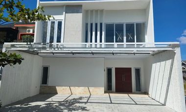 MILIKI RUMAH MODERN 2 LANTAI TYPE 200/180 DI JL.MELATI INDAH