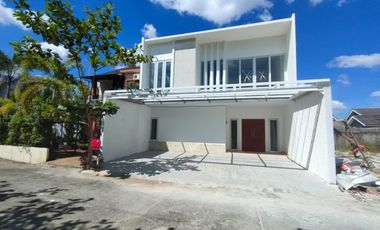 MILIKI RUMAH MODERN 2 LANTAI TYPE 200/180 DI JL.MELATI INDAH