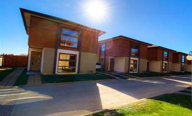 Vende casa, Condominio Pulmahue (4D+3B)