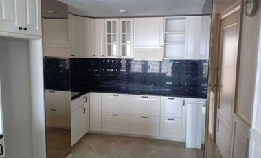 Apartemen The Peak, Private Lift, View City, Semi Furnished