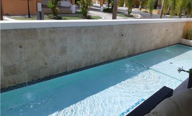 SEA Confiable Vende Casa de esquina con Piscina en Clayton Village