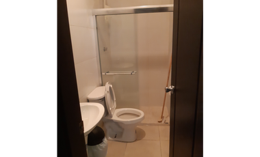 SEA Confiable Vende Casa de esquina con Piscina en Clayton Village