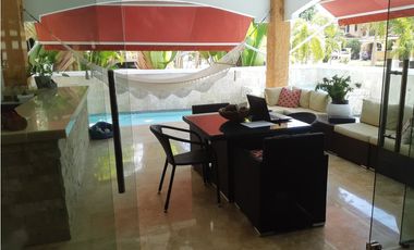 SEA Confiable Vende Casa de esquina con Piscina en Clayton Village