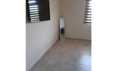 SEA Confiable Vende Casa de esquina con Piscina en Clayton Village
