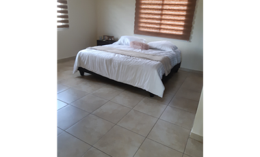 SEA Confiable Vende Casa de esquina con Piscina en Clayton Village