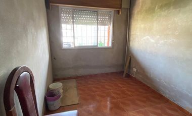 LATORRE PROP. VENDE CASA DE 2 AMB CON HERMOSO PARQUE - ESCRITURADO