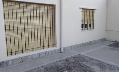 CASA DE 2 AMBIENTES AMPLIOS,PATIO Y ENTRADA DE AUTO.