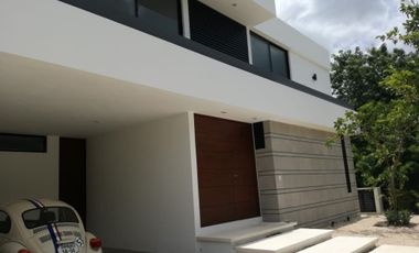 Renta  residencia en Privada Yucatán Country Club Mérida , Yucatán