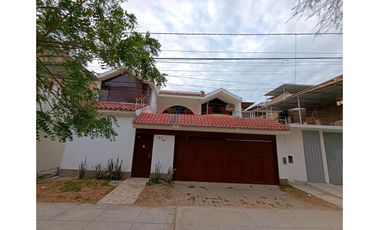 🔰Amplia Casa En Venta 📌Urb. Bello Horizonte 📐228 M² De Terreno 🧱340 M² De Area Contruida ⚠️Zona No Inundable