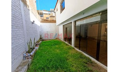 🔰Amplia Casa En Venta 📌Urb. Bello Horizonte 📐228 M² De Terreno 🧱340 M² De Area Contruida ⚠️Zona No Inundable