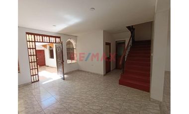 🔰Amplia Casa En Venta 📌Urb. Bello Horizonte 📐228 M² De Terreno 🧱340 M² De Area Contruida ⚠️Zona No Inundable