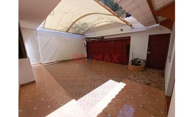 🔰Amplia Casa En Venta 📌Urb. Bello Horizonte 📐228 M² De Terreno 🧱340 M² De Area Contruida ⚠️Zona No Inundable