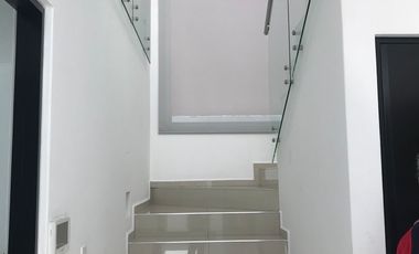 VENTA CASA LOMA DE VALLESCONDIDO AMUEBLADA