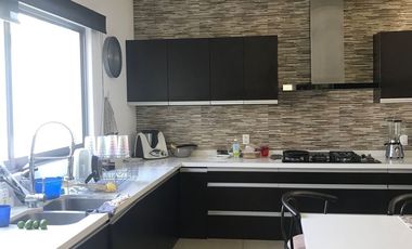 VENTA CASA LOMA DE VALLESCONDIDO AMUEBLADA