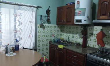 Casa para 2 Familias en venta en Villa Dominico