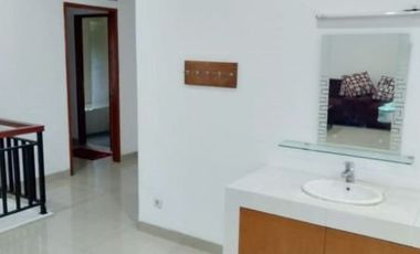 Di Sewakan Rumah Siap Huni Full Furnished 6 Kamar di Setra Duta Bandung