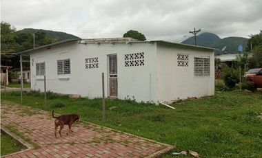 SE VENDE CASA EN EL AREA DE CAMPANA