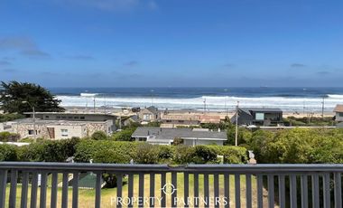 Casa  con espectacular vista al mar