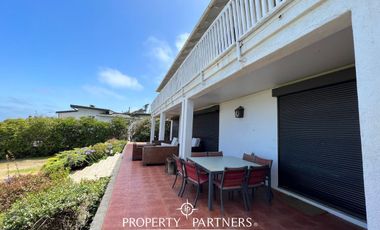 Casa  con espectacular vista al mar