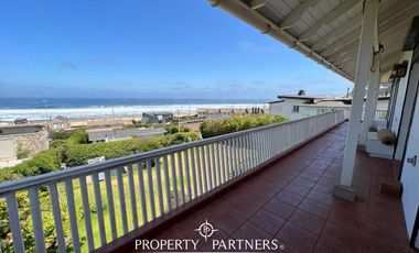 Casa  con espectacular vista al mar