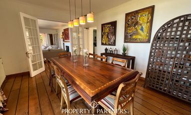 Casa  con espectacular vista al mar