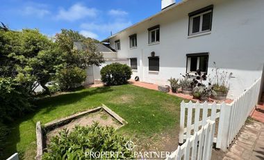 Casa  con espectacular vista al mar