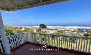 Casa  con espectacular vista al mar