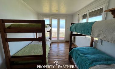 Casa  con espectacular vista al mar