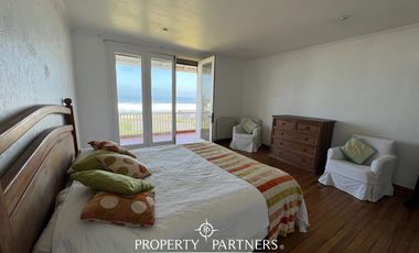 Casa  con espectacular vista al mar