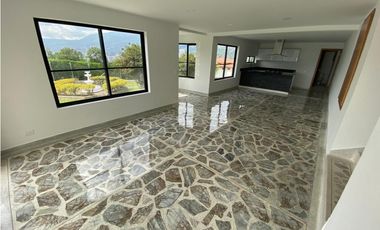 Casa Envigado en Arriendo Sector La Mina