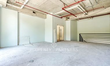 Estupendo local  doble altura en Vespucio Norte ( 109 Uf/m2)