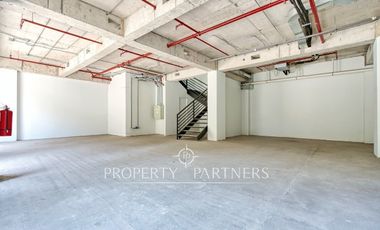 Estupendo local  doble altura en Vespucio Norte ( 109 Uf/m2)