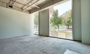 Estupendo local  doble altura en Vespucio Norte ( 109 Uf/m2)