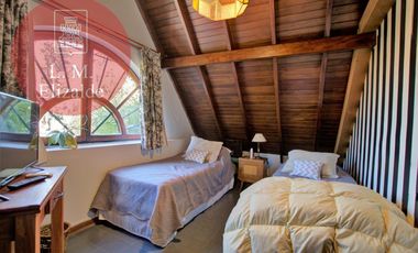 PUNTA CHICA - Casa con Gran Jardín y Pileta - 5Dor - A una cuadra Estación Marina Nueva - Tren de la Costa