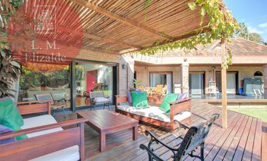 PUNTA CHICA - Casa con Gran Jardín y Pileta - 5Dor - A una cuadra Estación Marina Nueva - Tren de la Costa