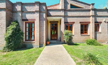 Casa de 3 dormitorios con gran jardín en Ibarlucea