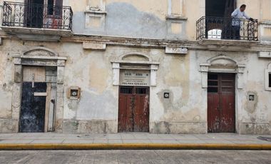En renta locales dentro del primer cuadro del centro de Mérida
