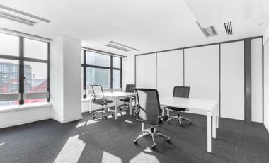 Private office space tailored to your business’ unique needs in Regus Pakuwon Centre
