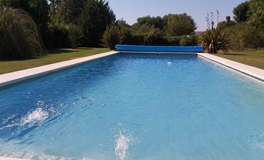 Casa Quinta 4 dorm lote 1600 m2 Exaltac de la Cruz