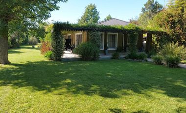 Casa Quinta 4 dorm lote 1600 m2 Exaltac de la Cruz