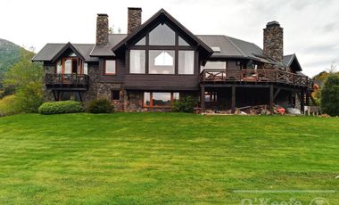 Casa en venta de 7 ambientes en Arelauquen Bariloche zona Golf vista cerros