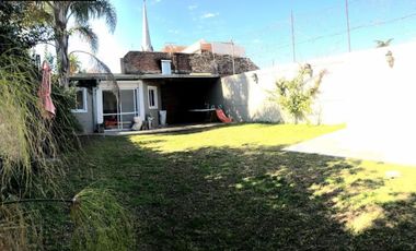 VENTA CASA 4 AMB MODERNA  QUINCHO  PARQUE REMEDIOS DE ESCALADA